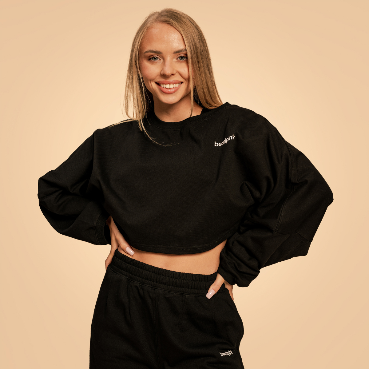 Sweatshirt court pour femmes, modèle Bliss, couleur noire – BeastPink.