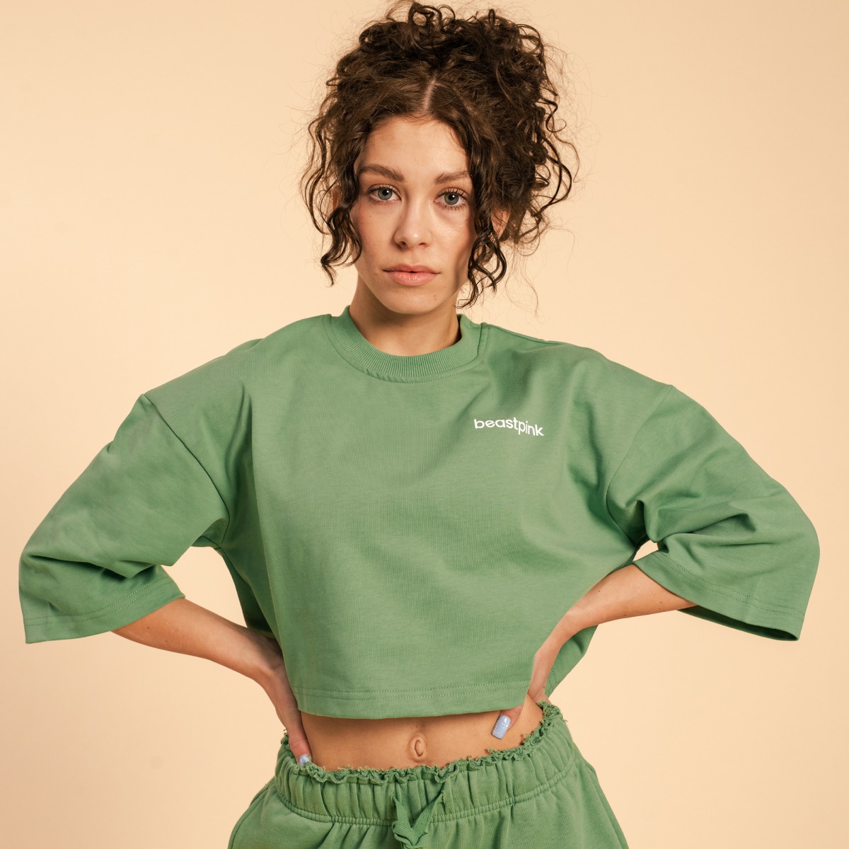 T-shirt court Serenity pour femmes, couleur Olivine - BeastPink.
