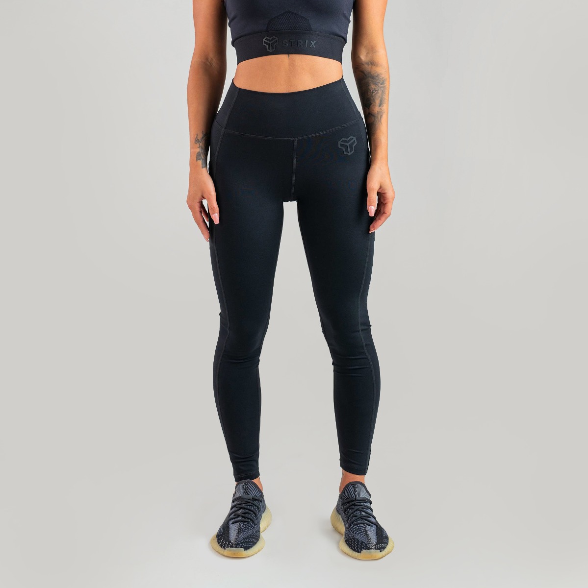 Legging essentiel pour femmes, couleur noire - STRIX.