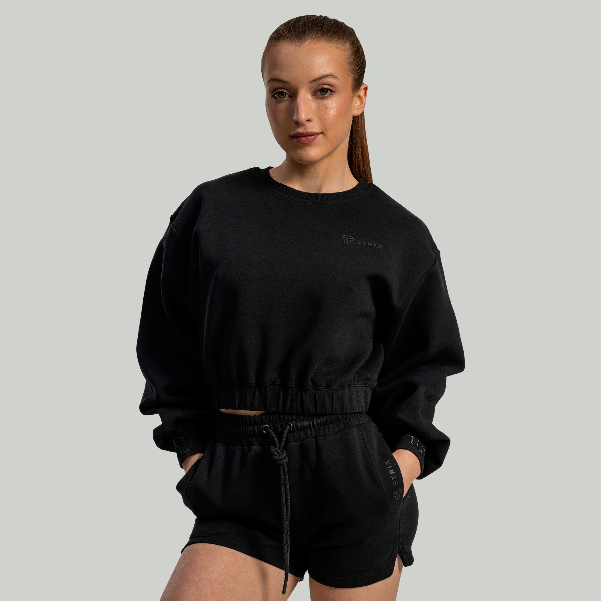Pull court Lunar pour femmes, couleur noire - STRIX.