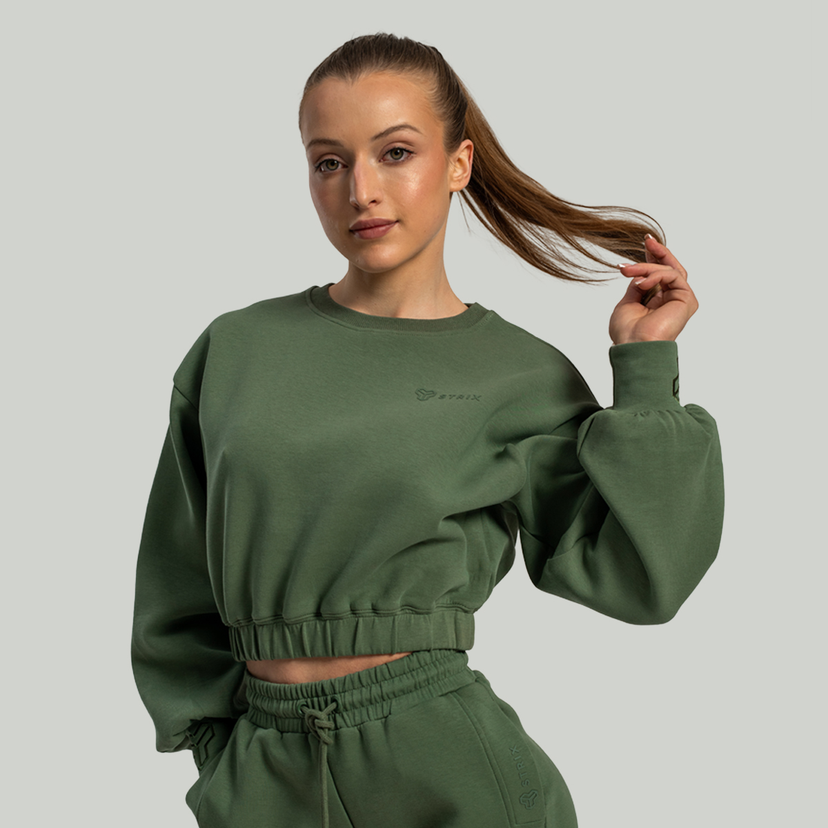 Pull court Lunar pour femmes, couleur vert cèdre - STRIX.