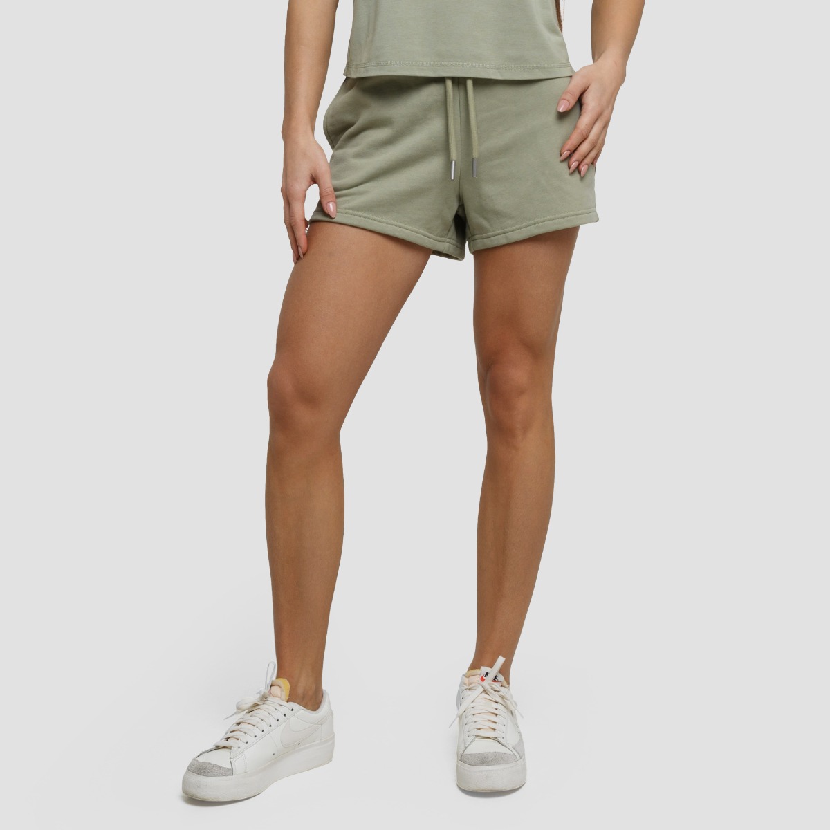 Shorts de sport Agile pour femmes – couleur sauge – GymBeam.