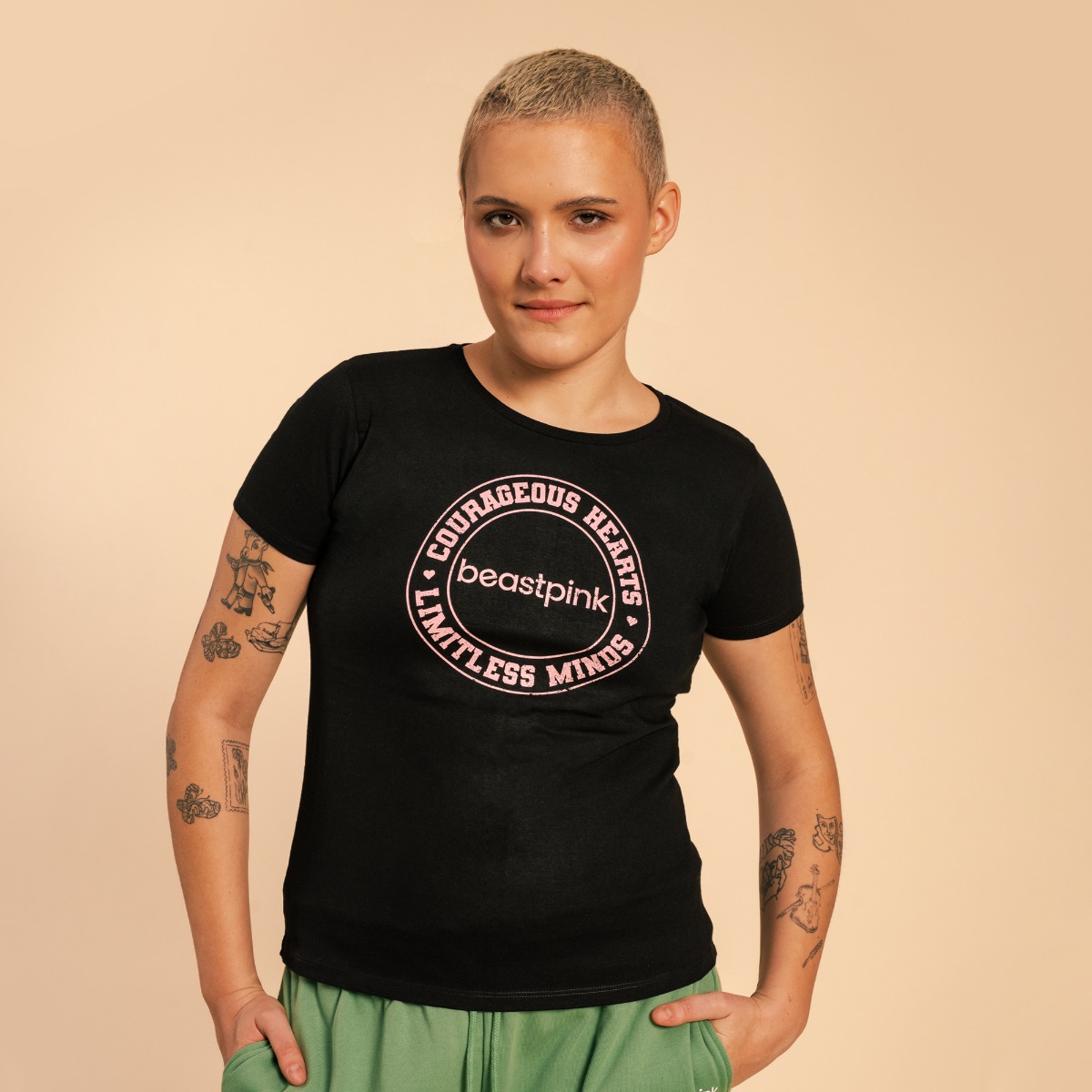 T-shirt Serenity pour femmes, couleur noire – BeastPink.