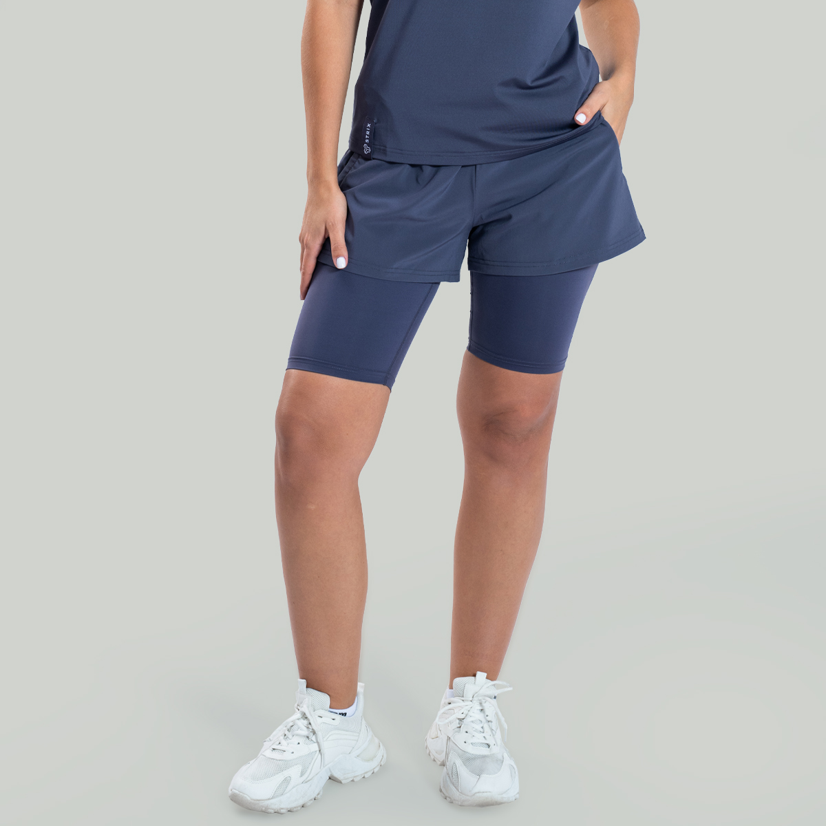 Shorts pour femmes ULTRA 2 en 1, couleur Gris Pierre - STRIX.