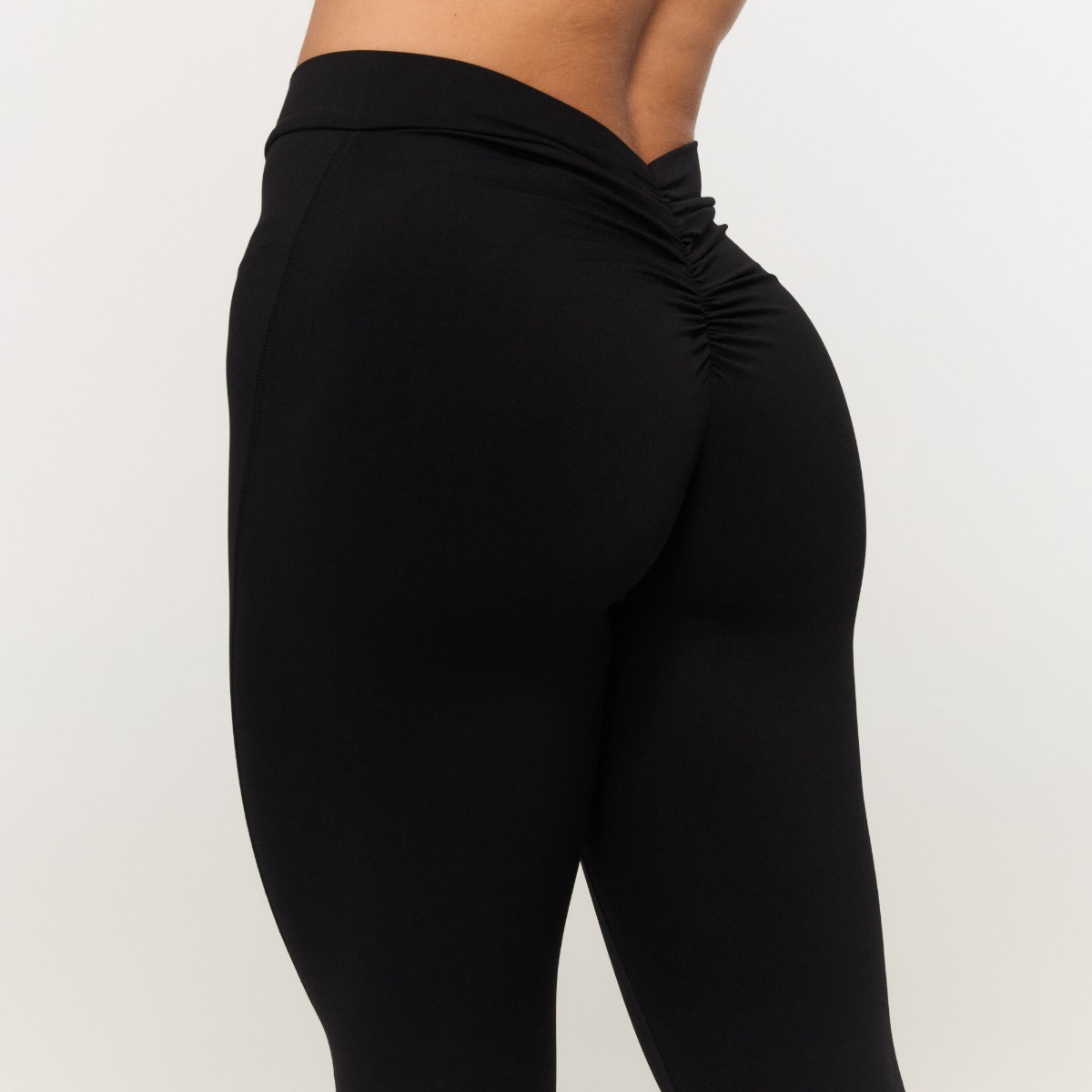 Pantalon de sport Fierce V-dos, noir - GymBeam.
