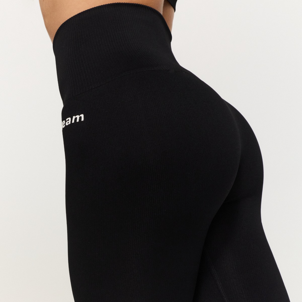 Legging de sport GymBabe pour femmes, couleur noire - GymBeam.