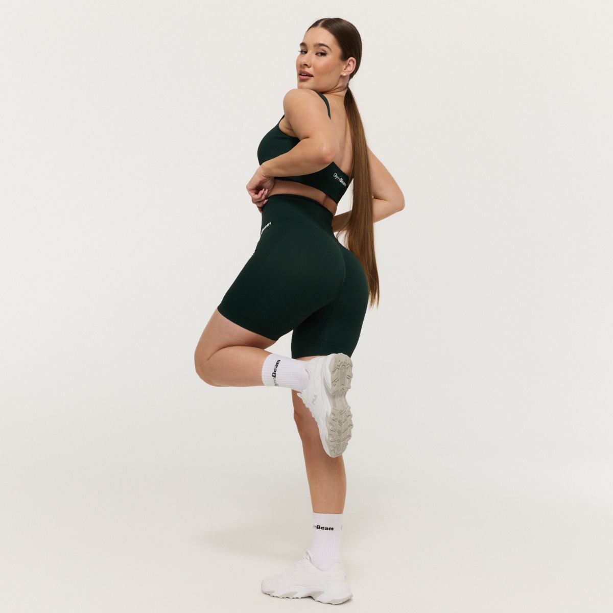 Shorts de sport GymBabe pour femmes, couleur Vert Forêt - GymBeam.