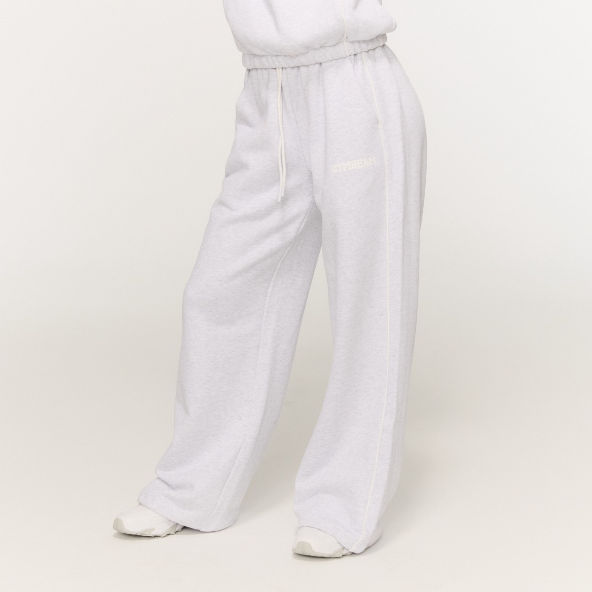 Pantalon de jogging style universitaire pour femmes, couleur gris - GymBeam.