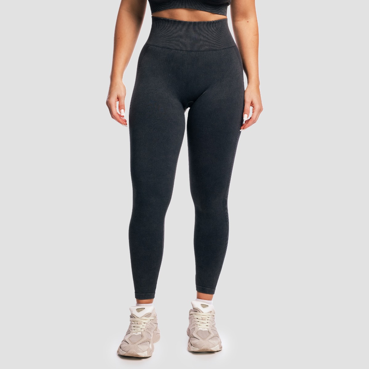 Leggings de sport sans couture "Lift" pour femmes – couleur : noir charbon – GymBeam.