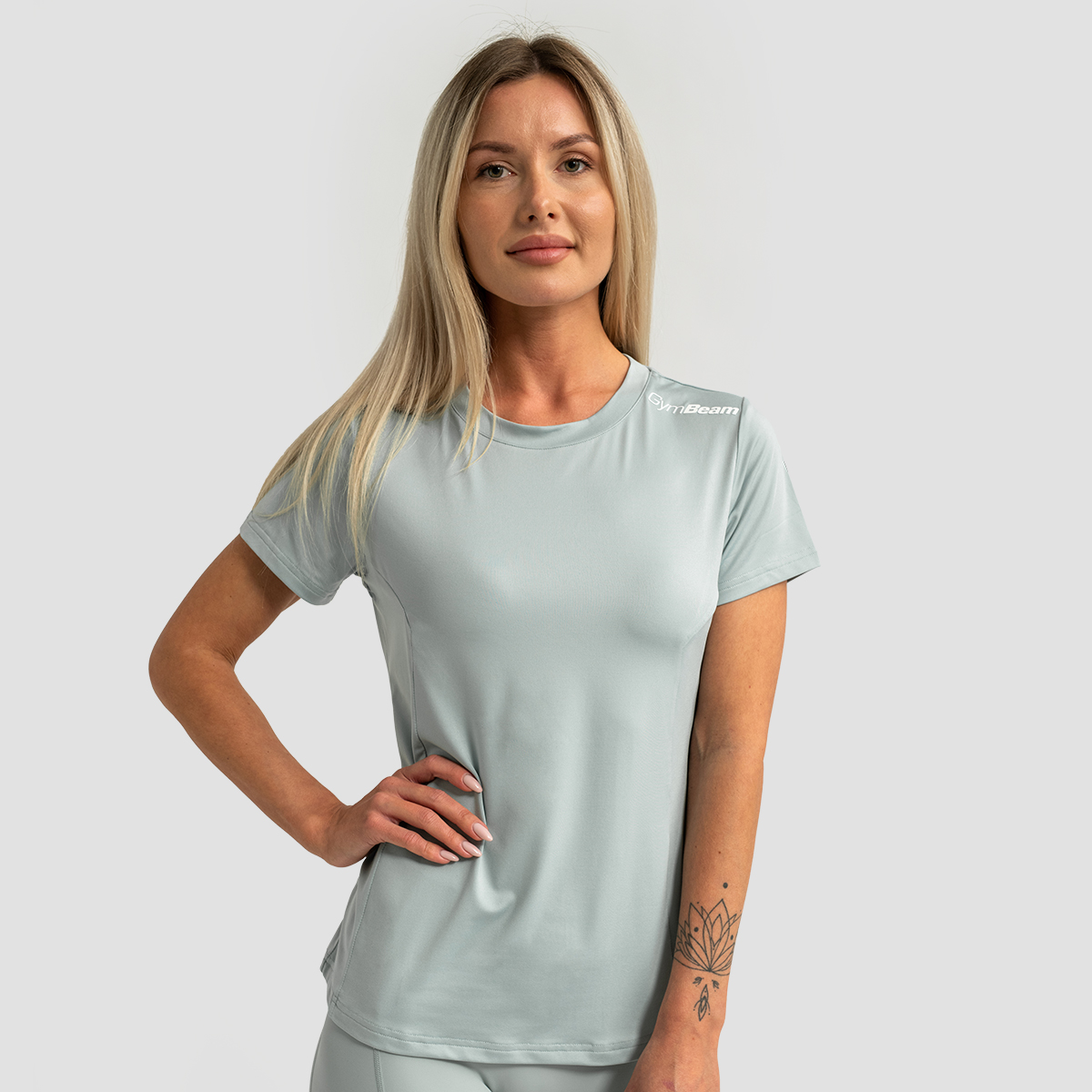 T-shirt de sport Limitless pour femmes, couleur Eucalypt - GymBeam.