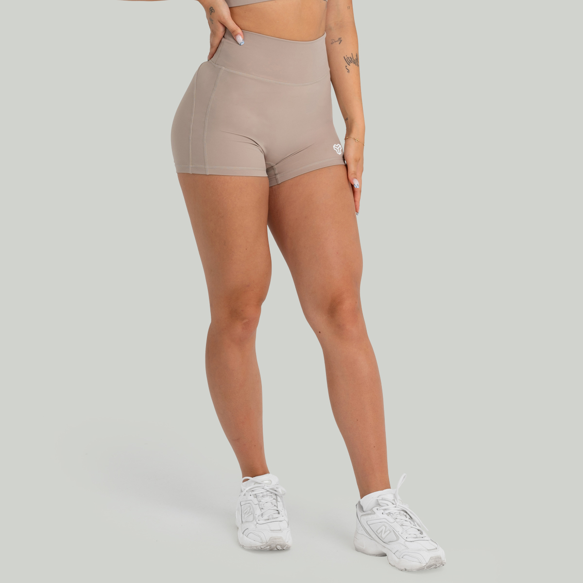 Shorts pour femmes, couleur taupe - STRIX.