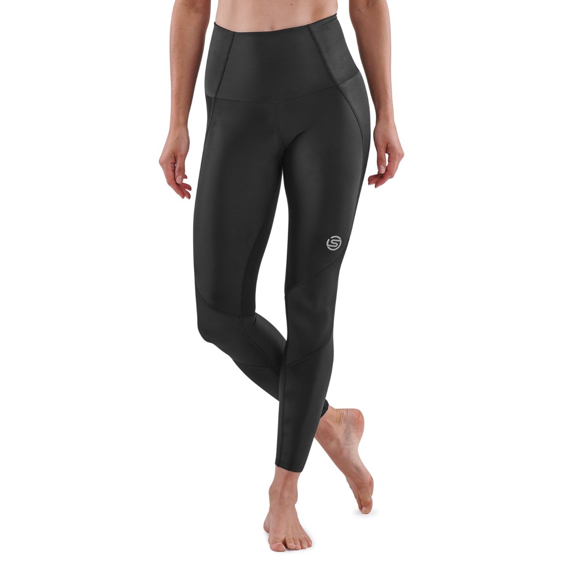 Femme – Série 3 – Leggings de compression Skyscraper, couleur noire – SKINS.