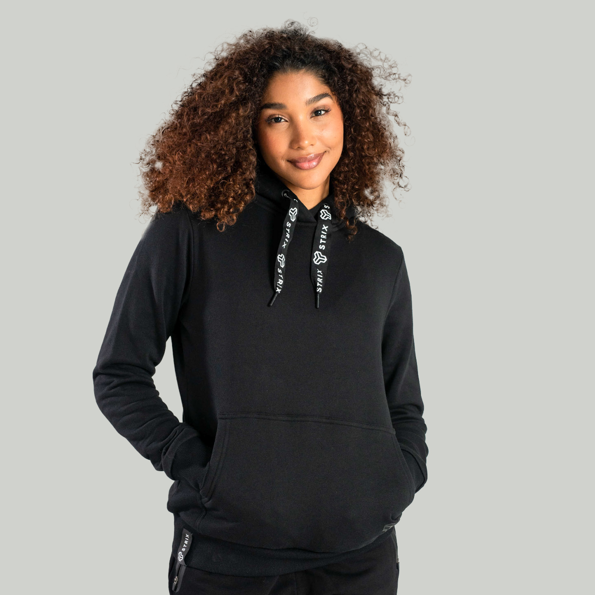 Sweat à capuche Aster pour femmes, couleur noire - STRIX.