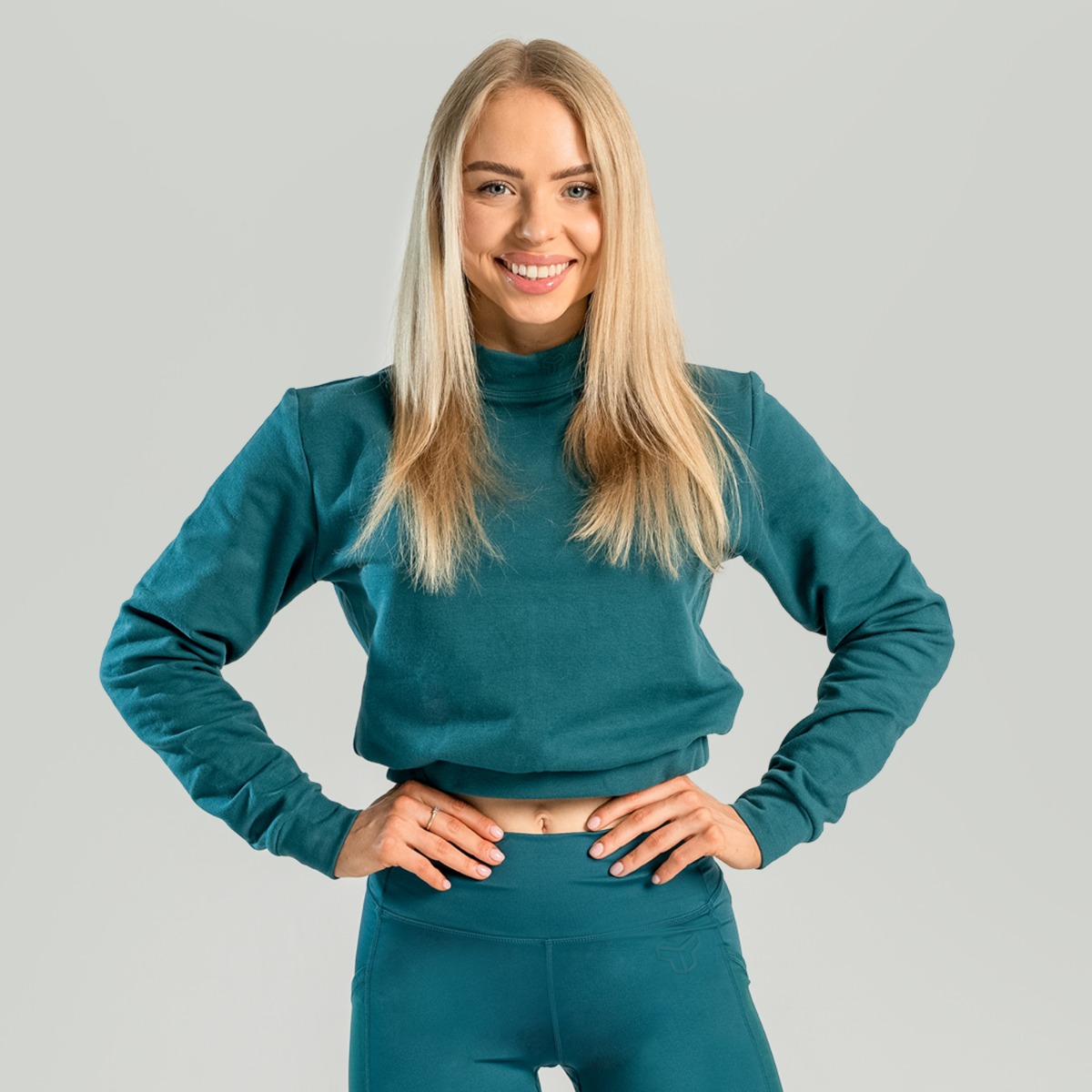Pull à col montant essentiel pour femmes, couleur vert profond – STRIX.