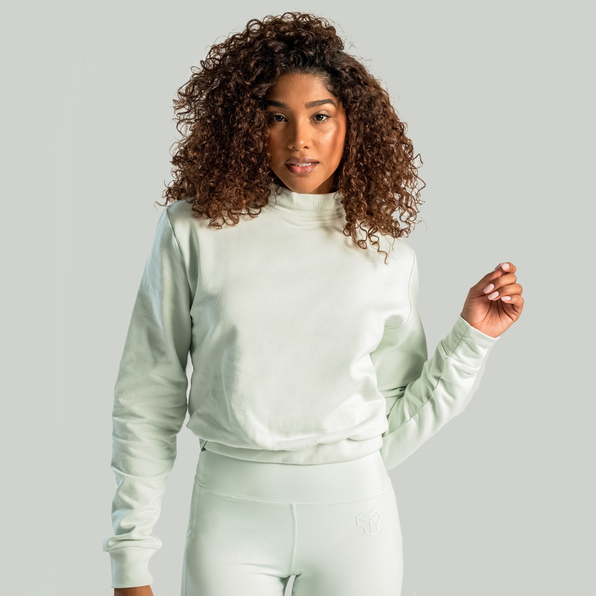 Pull à col montant essentiel pour femmes, couleur gris lunaire - STRIX.