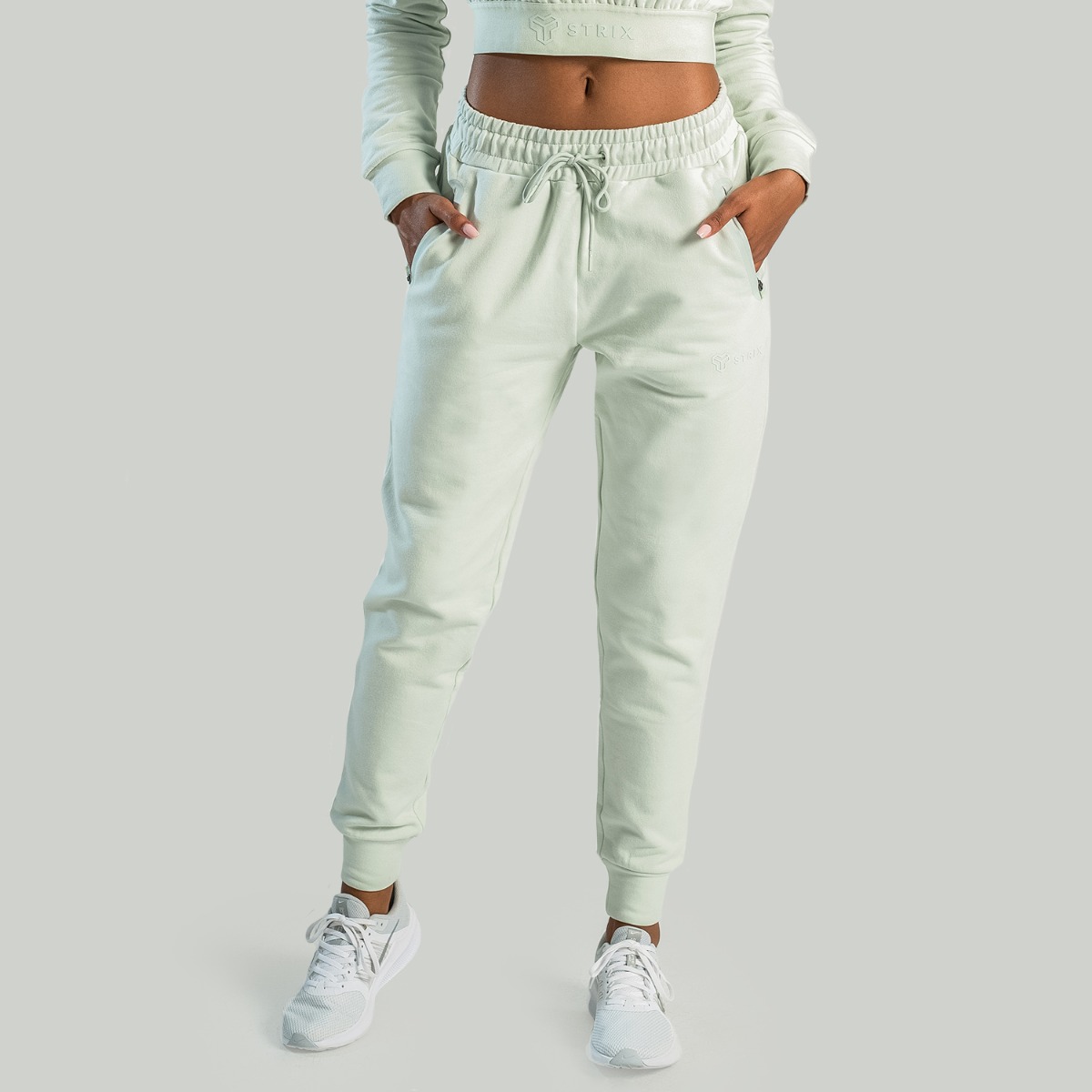 Pantalon de jogging essentiel pour femmes, couleur gris lunaire - STRIX.